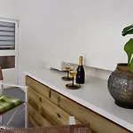 Ginger Apartman